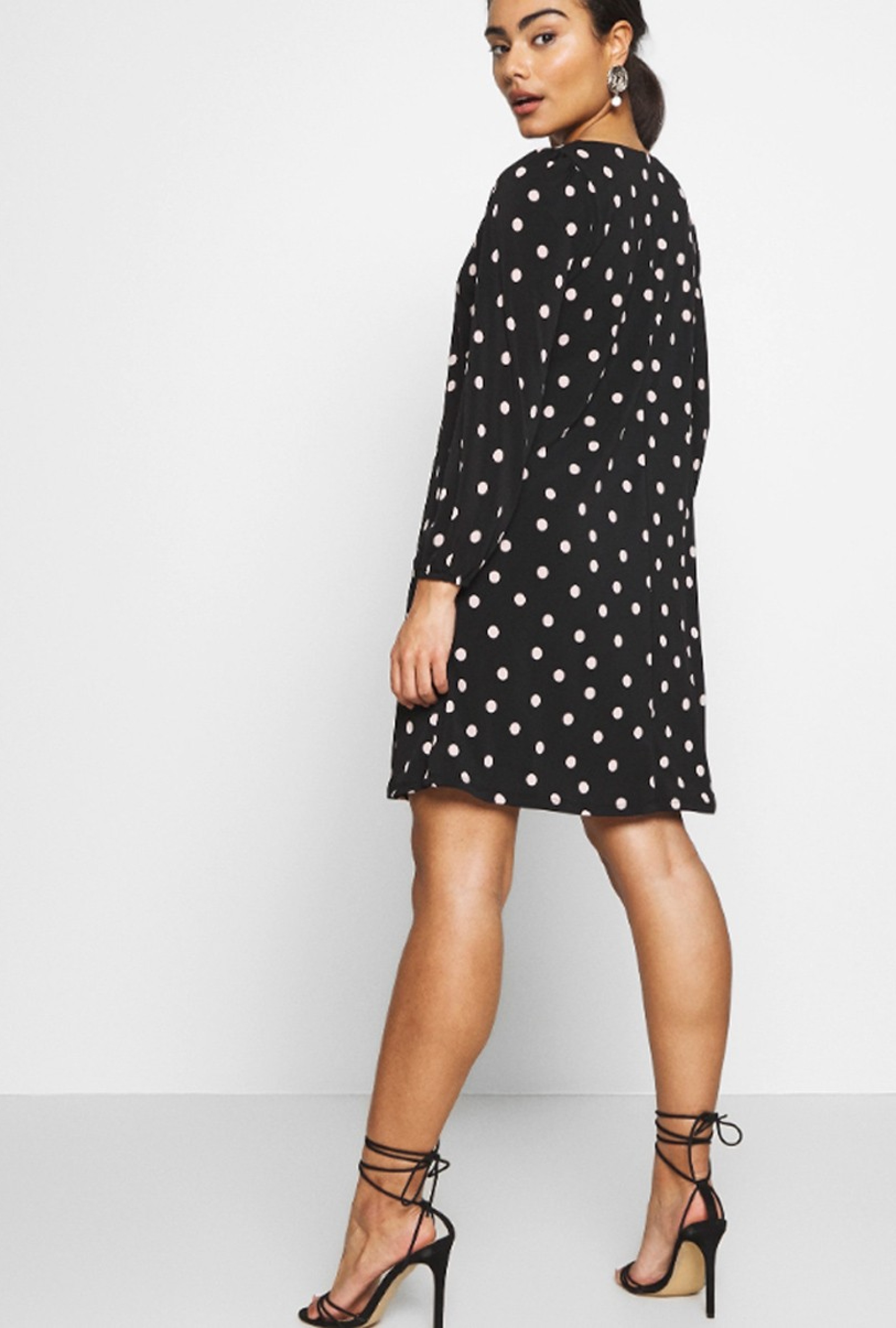 Robe Polka Dot Black & White