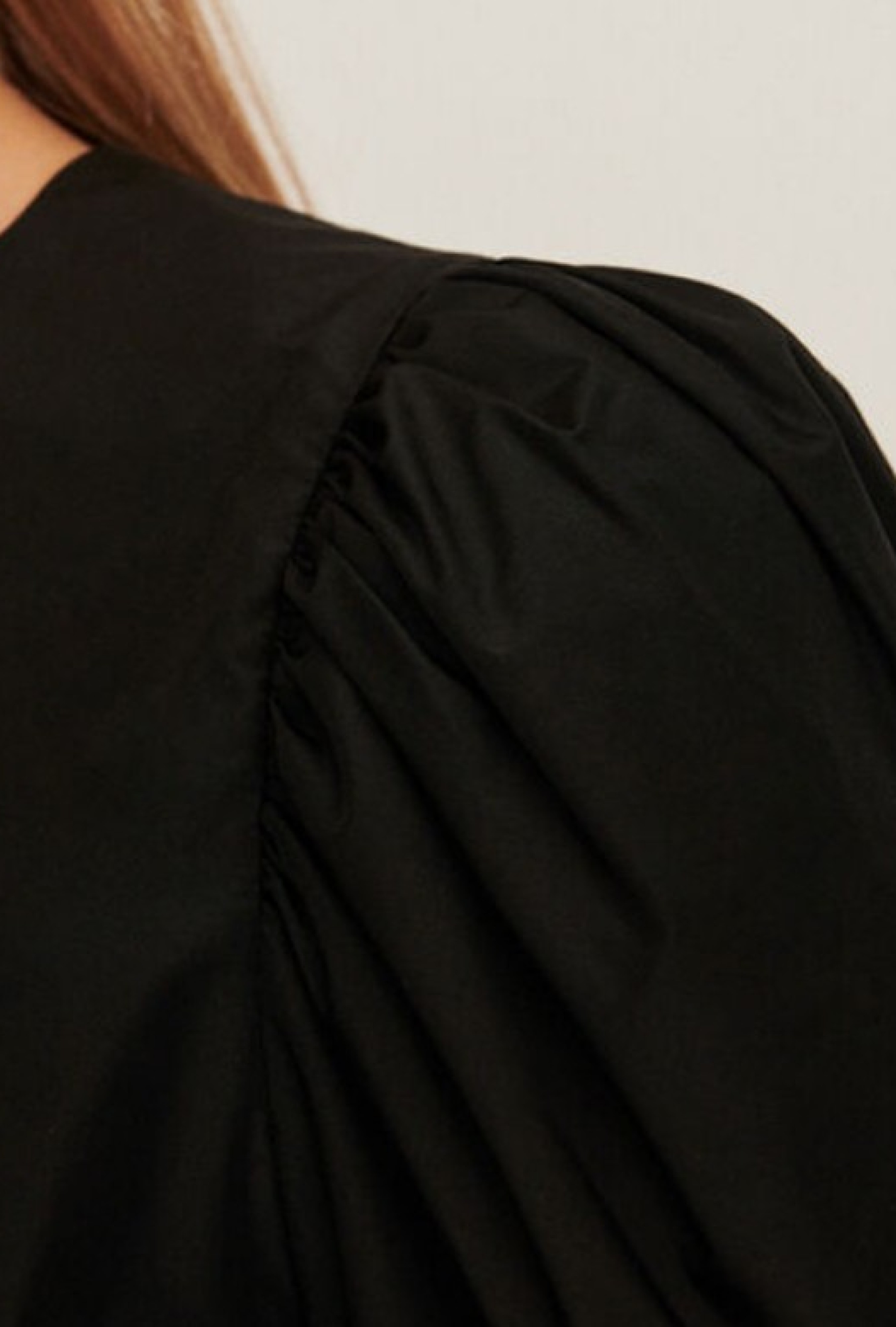 Top Epaulé noir