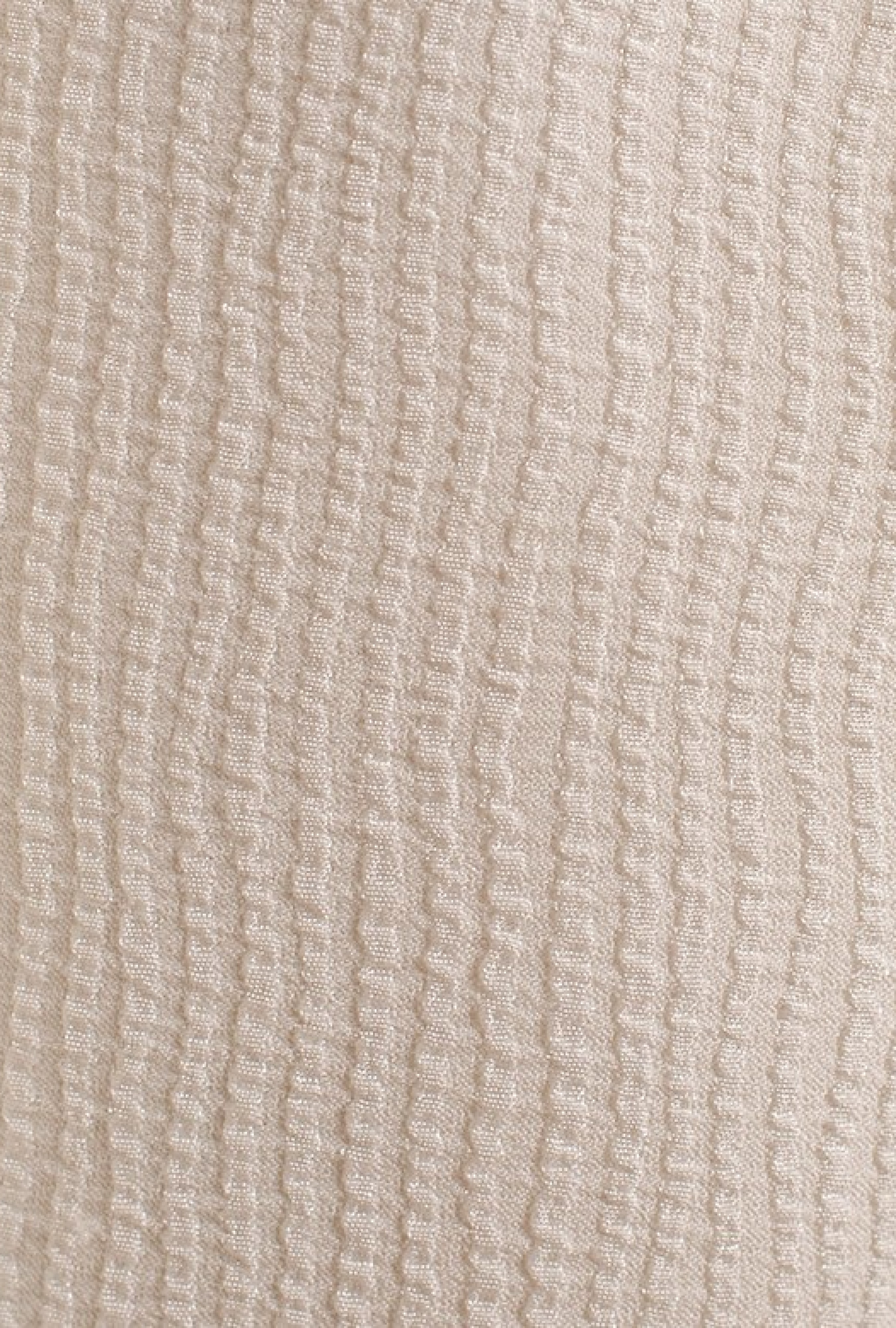 Robe blanche à manches volantées