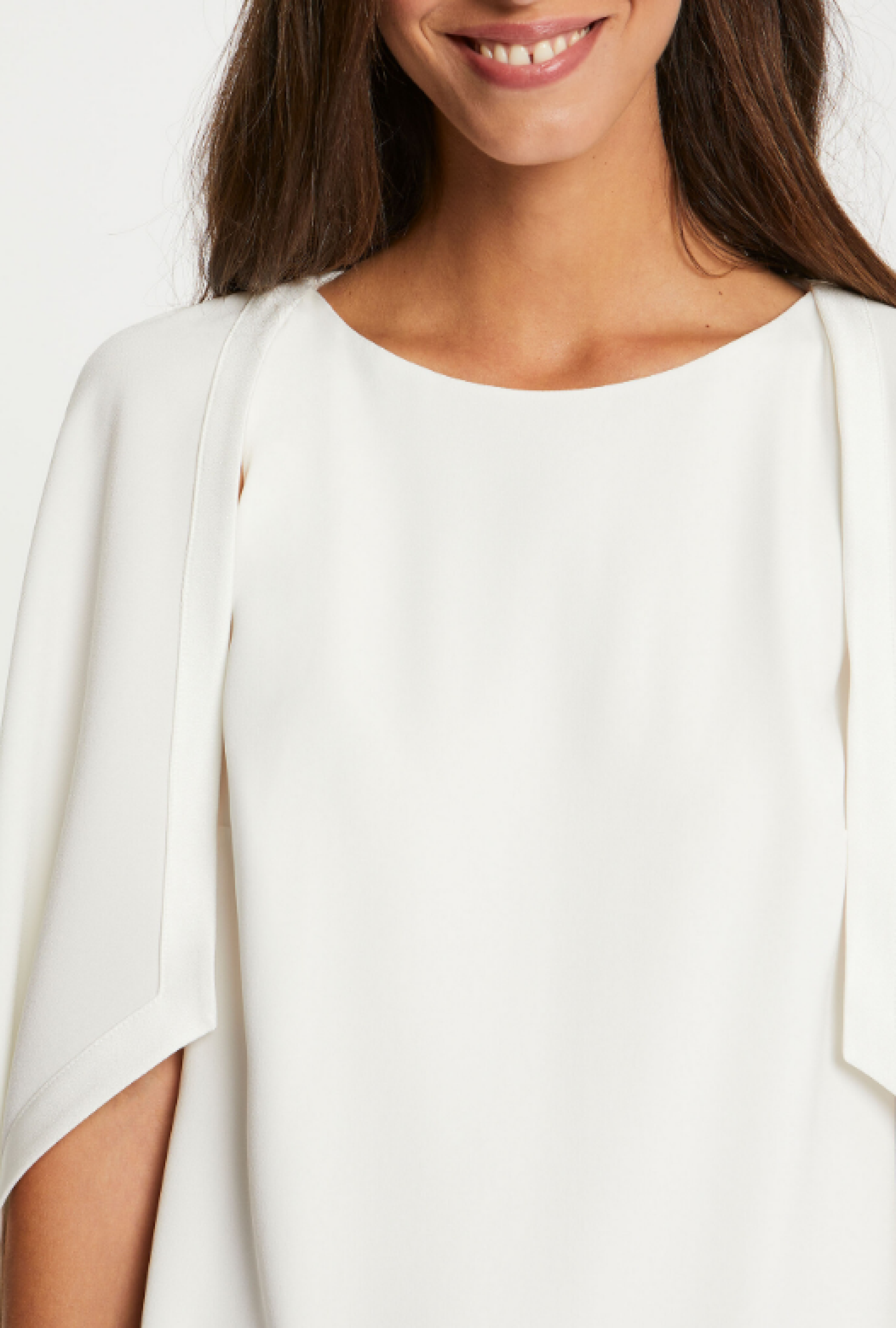 Robe White Cape