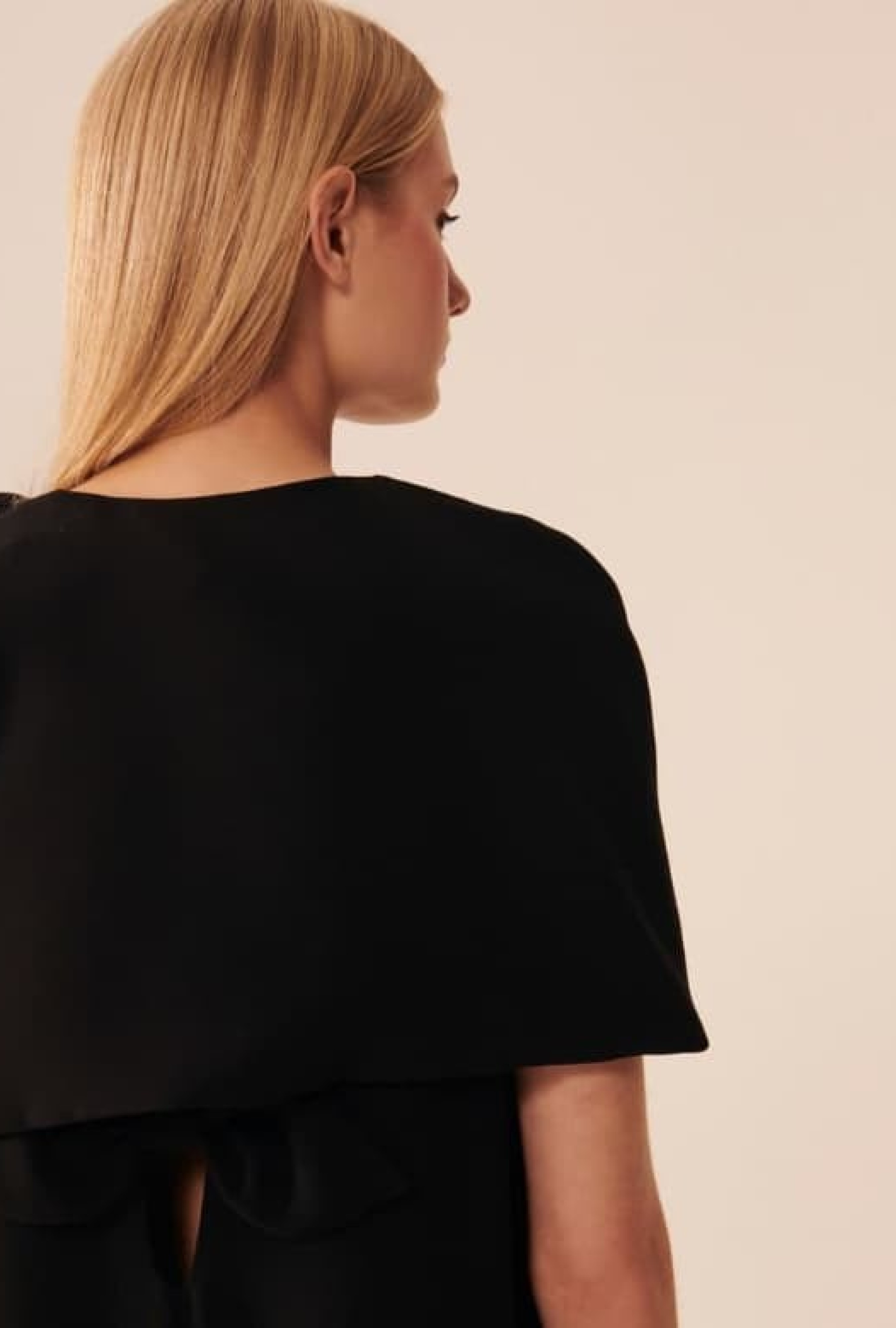 Cape Valentina Noire