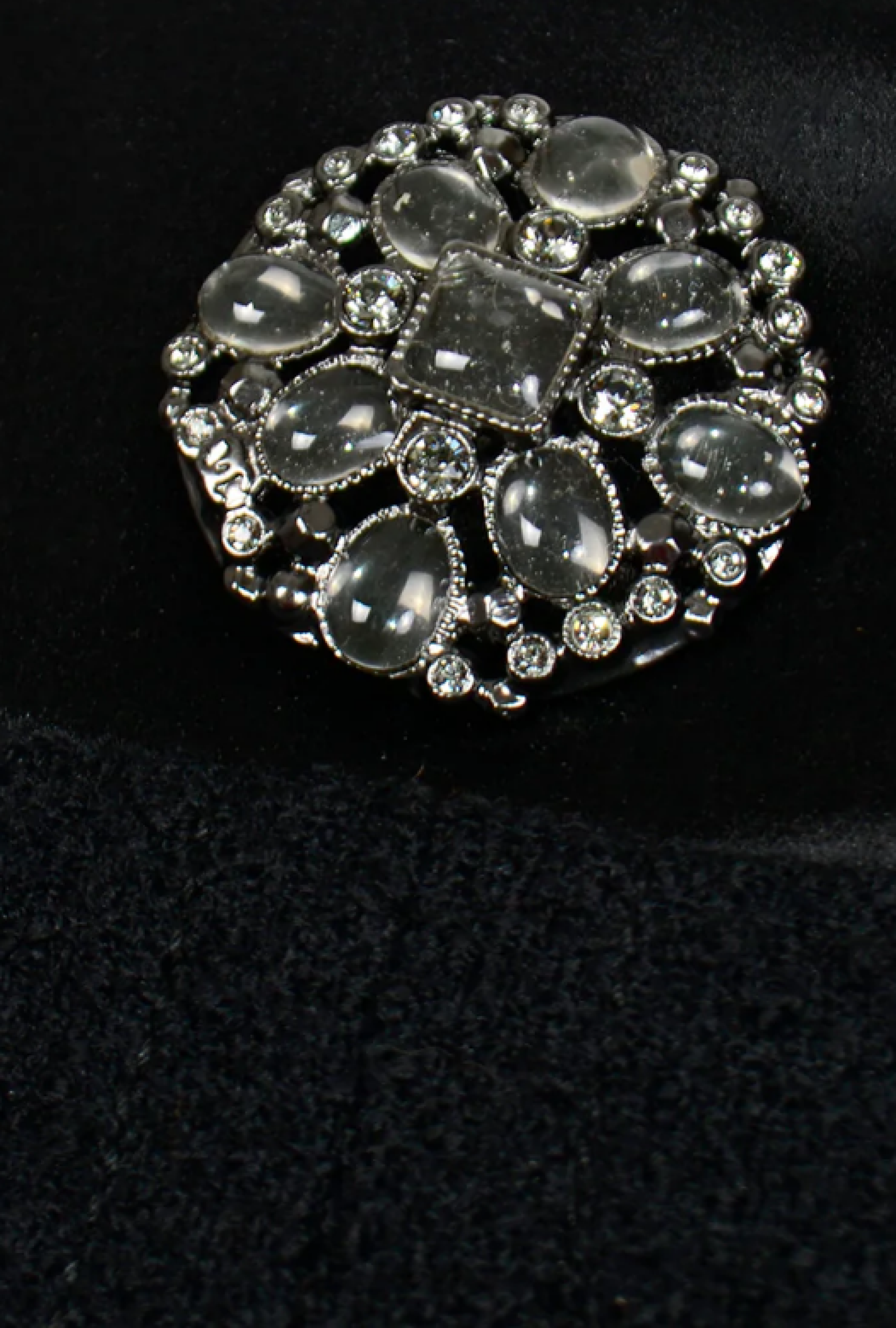 Robe Noire Boutons Gripoix FW 2015