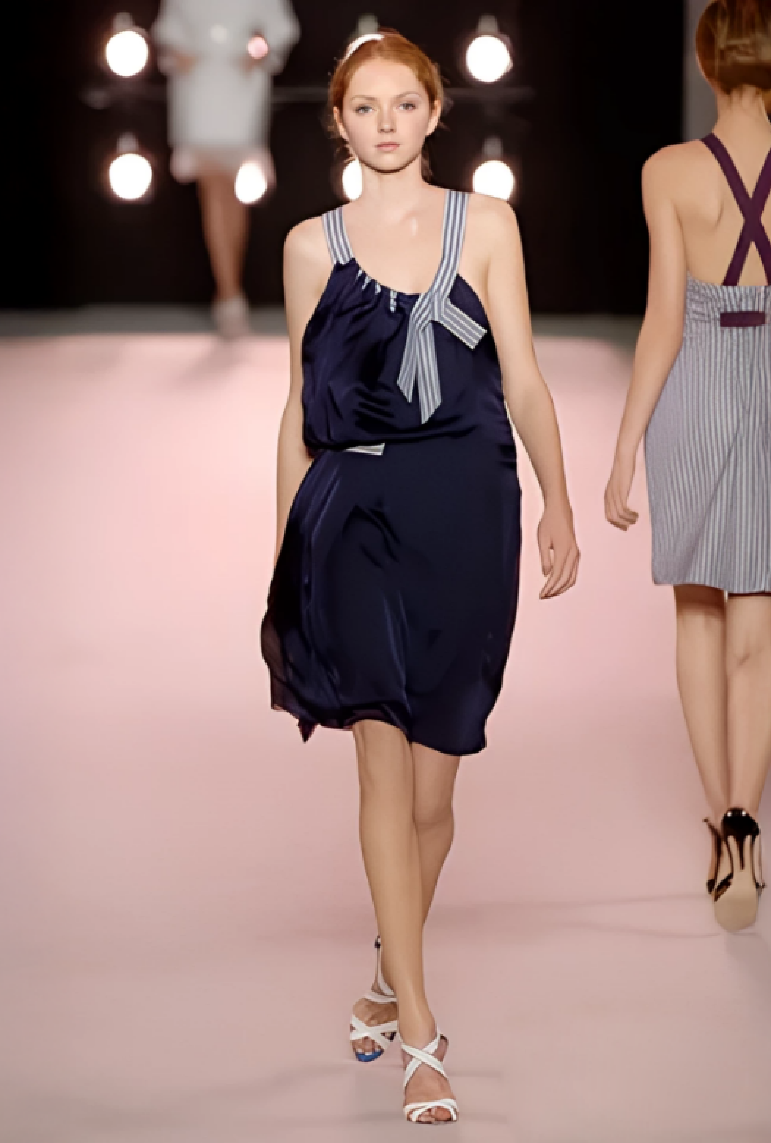 Robe Bleu Sculpture SS 2006 By Lars Nilsson