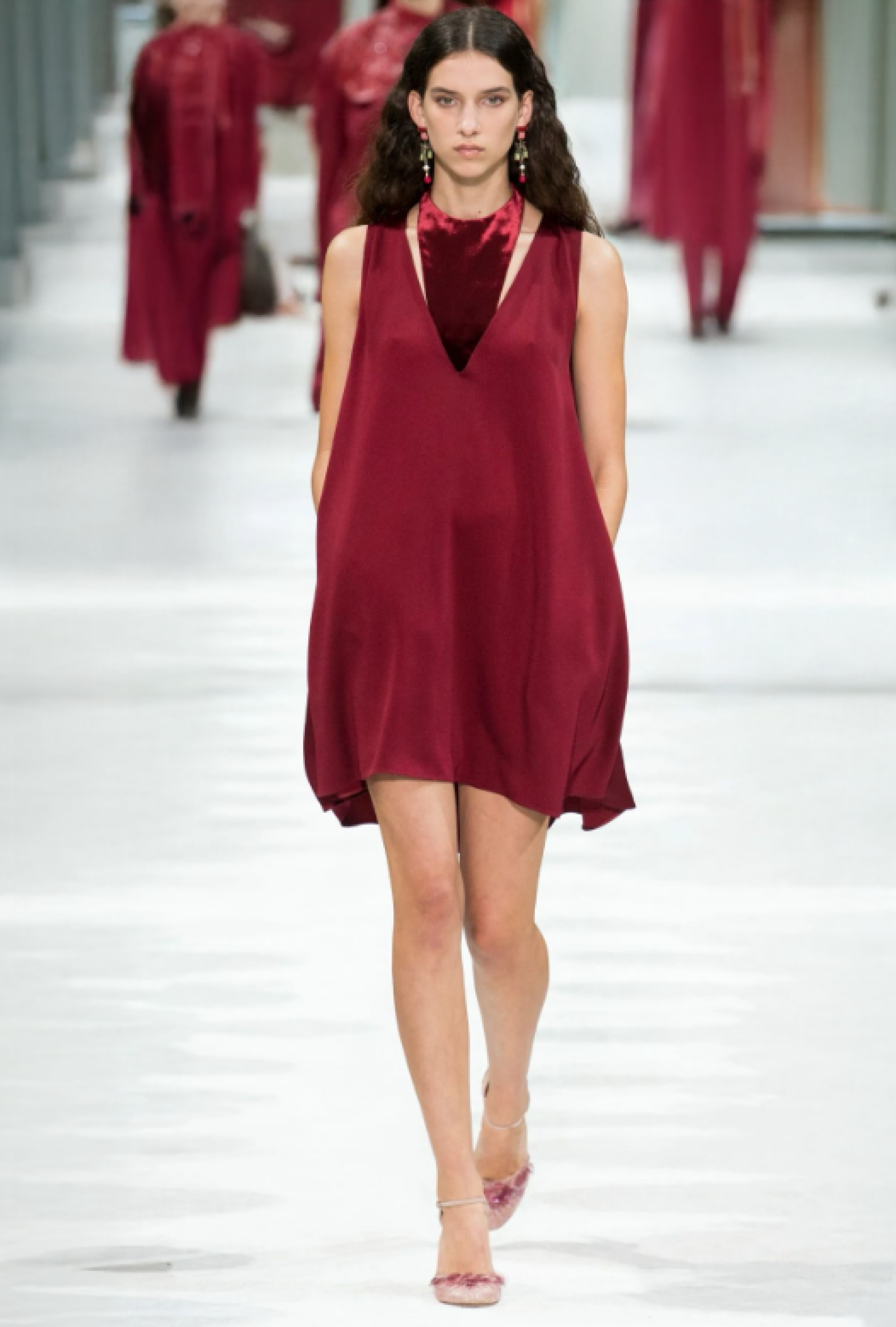 Robe Crimson Sway SS2018