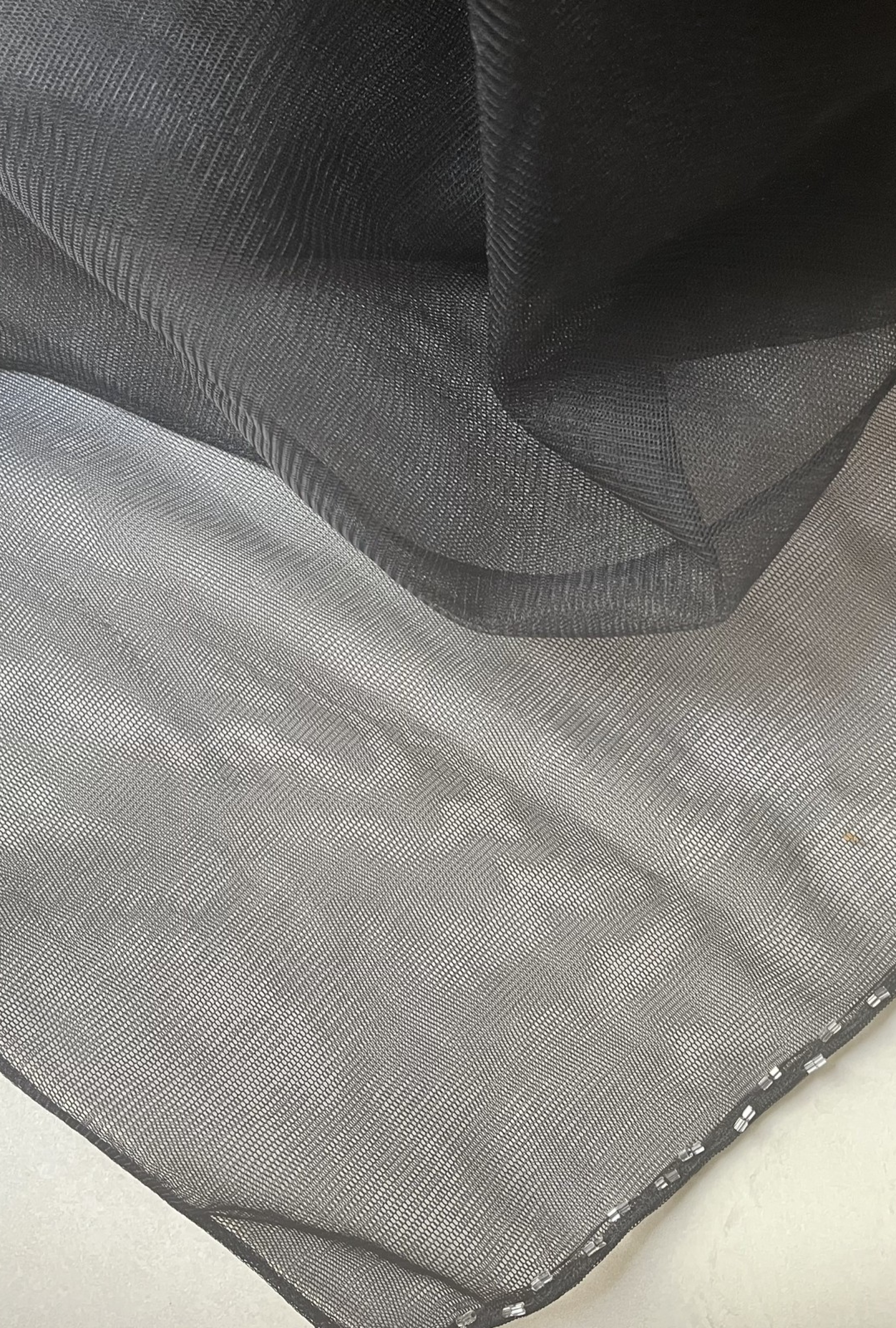 Étole Noire Perles Blanches