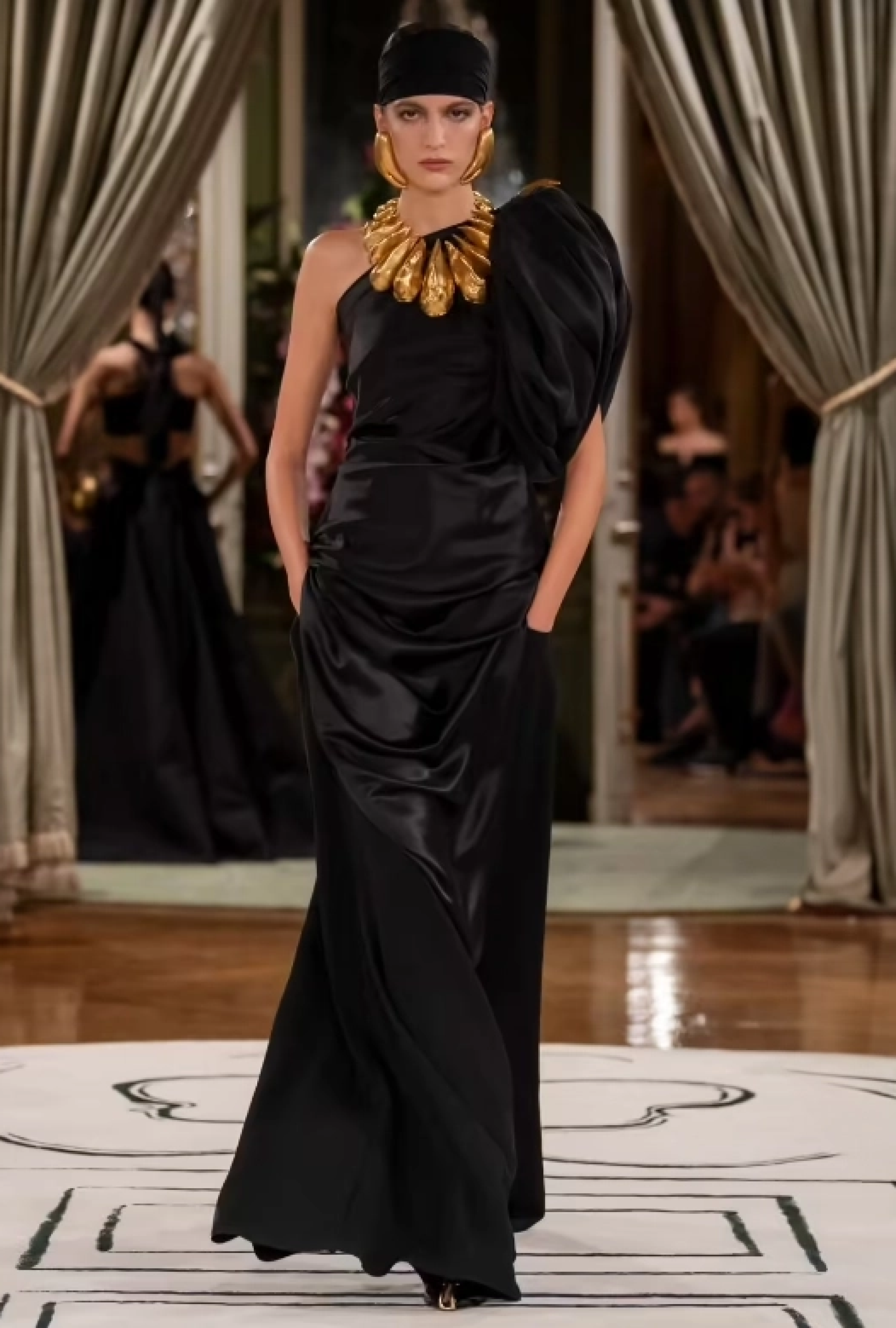 Robe Asymetric Balloon