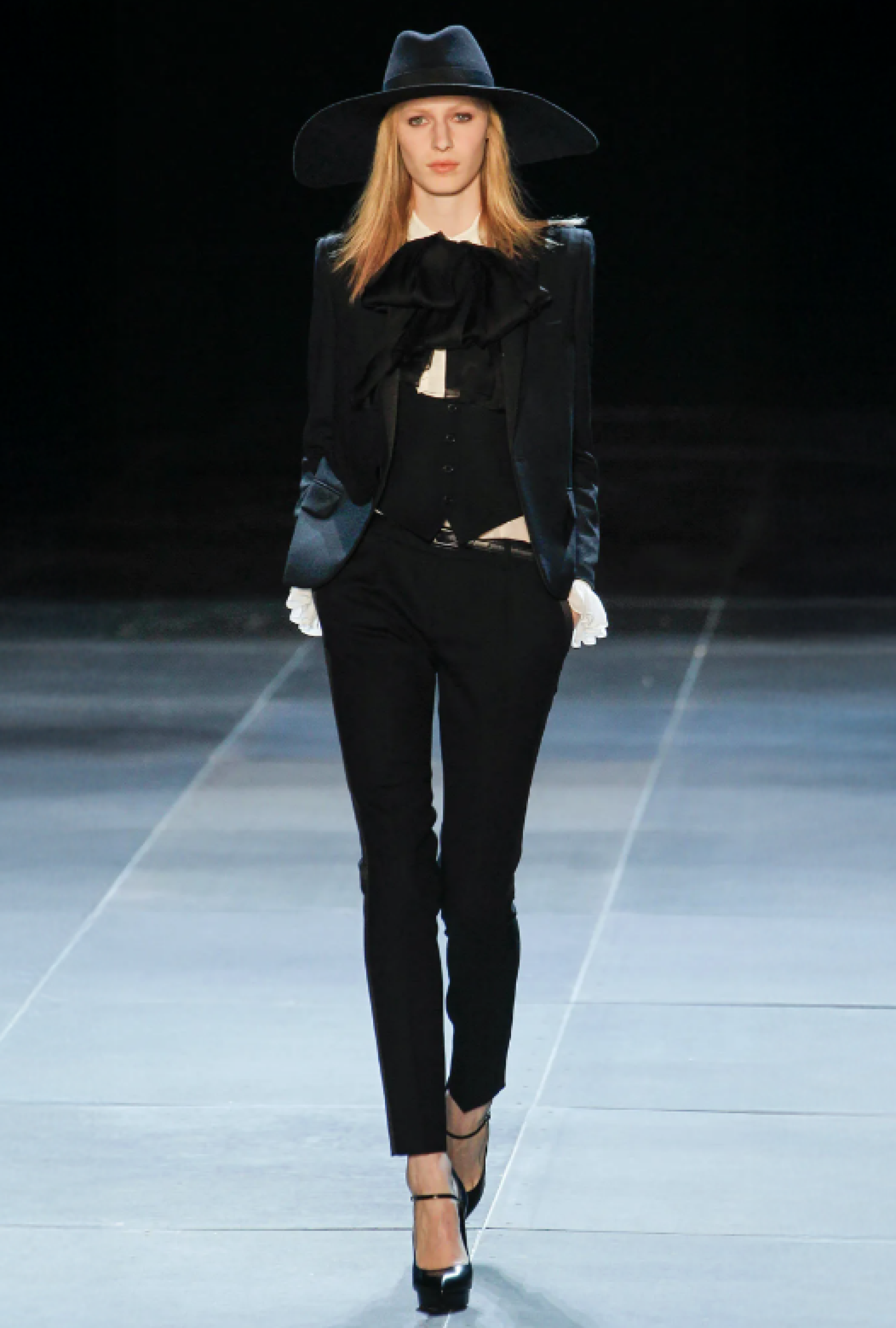Veste Smoking Bleu Nuit Ss2013 Par Hedi Slimane